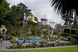 Portmeirion view of central plaza.jpg